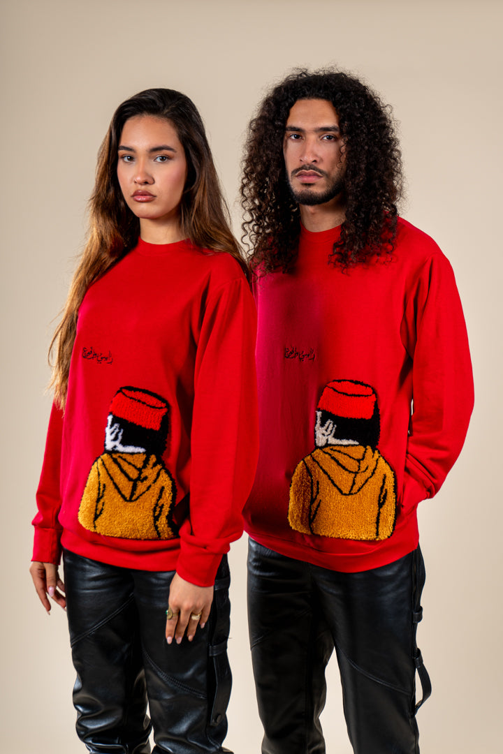 Pulls Tarbouche Numidie rouges avec motifs tufting artisanaux, portés par un homme et une femme.